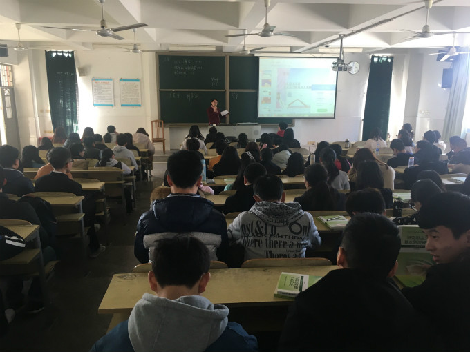 法律系2016级年段会1.jpg