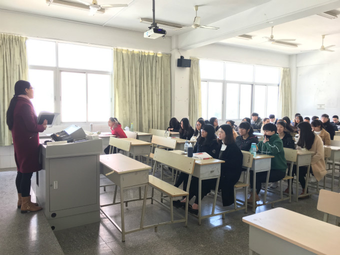 法律系2014级班会1.jpg