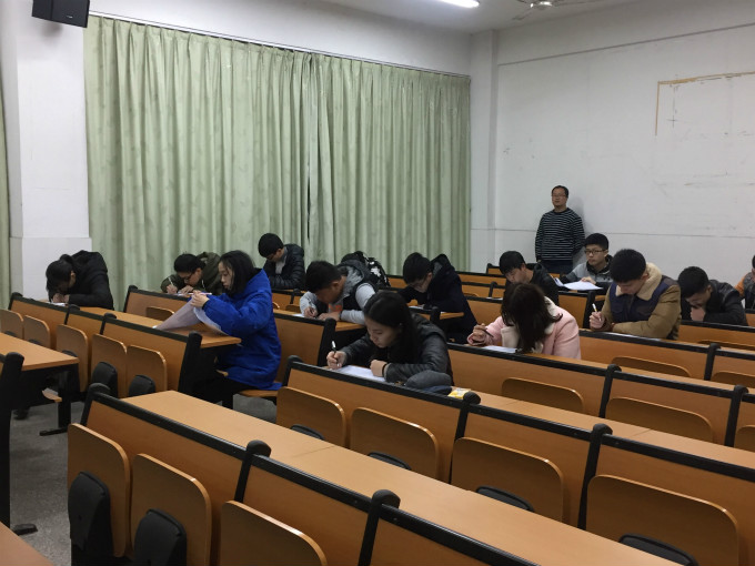 法律系补考考场3.jpg