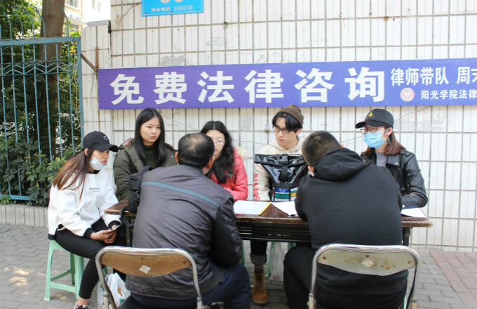 志愿者们向民众提出建议_meitu_4.jpg