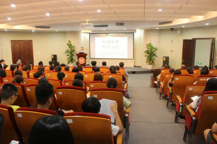 同学们专注学习_meitu_1.jpg