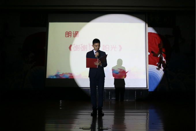 大四学长朗诵《谢谢你,阳光》_meitu_1.jpg