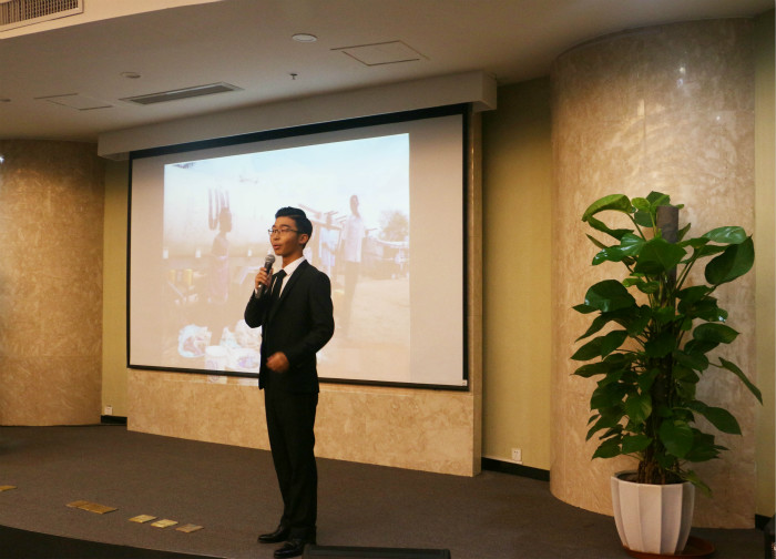 庄杰同学台上表现_meitu_1.jpg