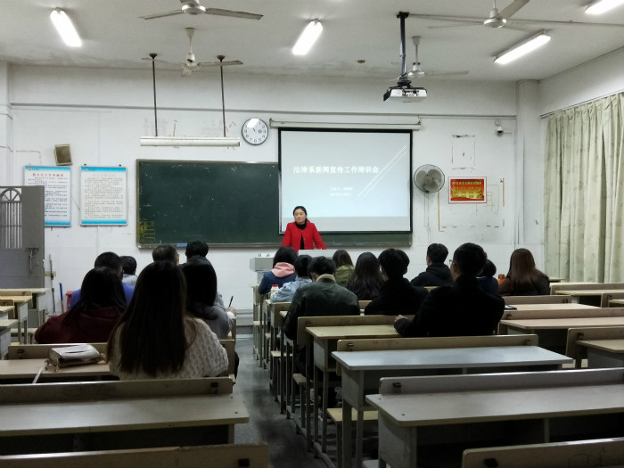 大家认真聆听中_meitu_1.jpg