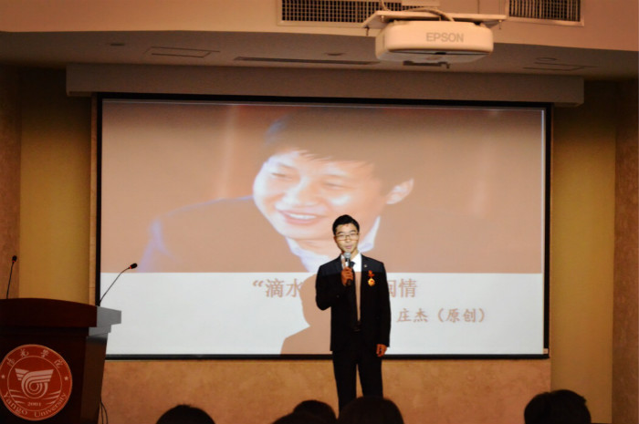 庄杰同学在介绍习近平事迹_meitu_6.jpg