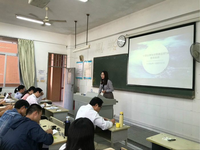 师生认真做笔记_meitu_4.jpg