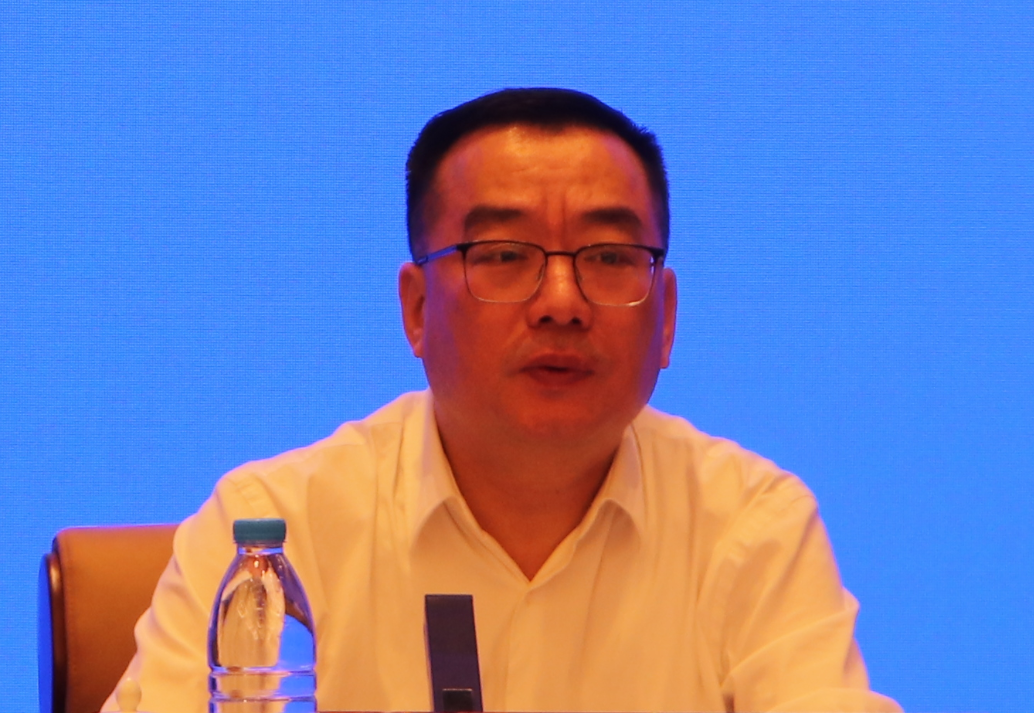 上午,区人大常委会党组书记,主任郑是平作动员讲话,区人大常委会党组