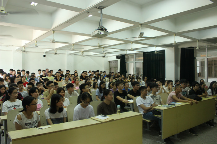 同学们认真聆听_meitu_17.jpg