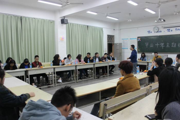 校友们一个个向各位同学问好_meitu_6.jpg