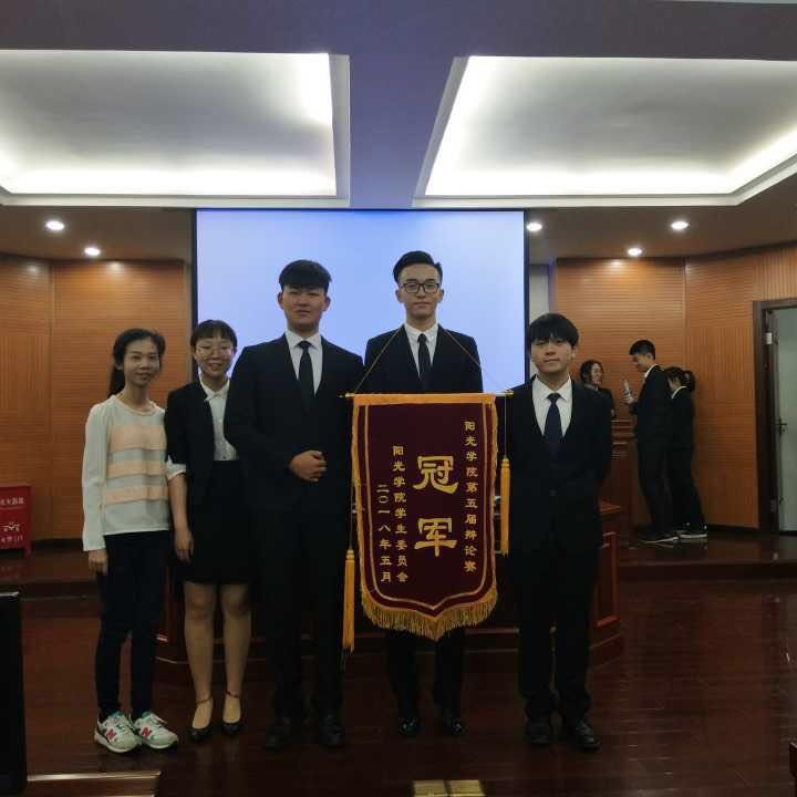 法律系成员合影留念.jpg